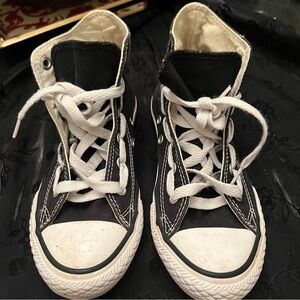 Chuck Taylor‎ Converse All Star Black & White Youth 13.5 Tennis Shoes